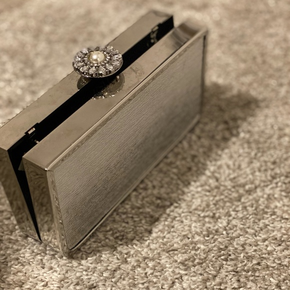 Small Silver Clutch - Picture 1 of 3